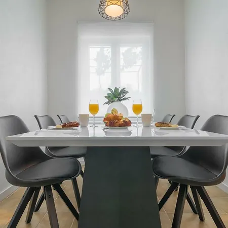 Olive Gardens Apartment *
